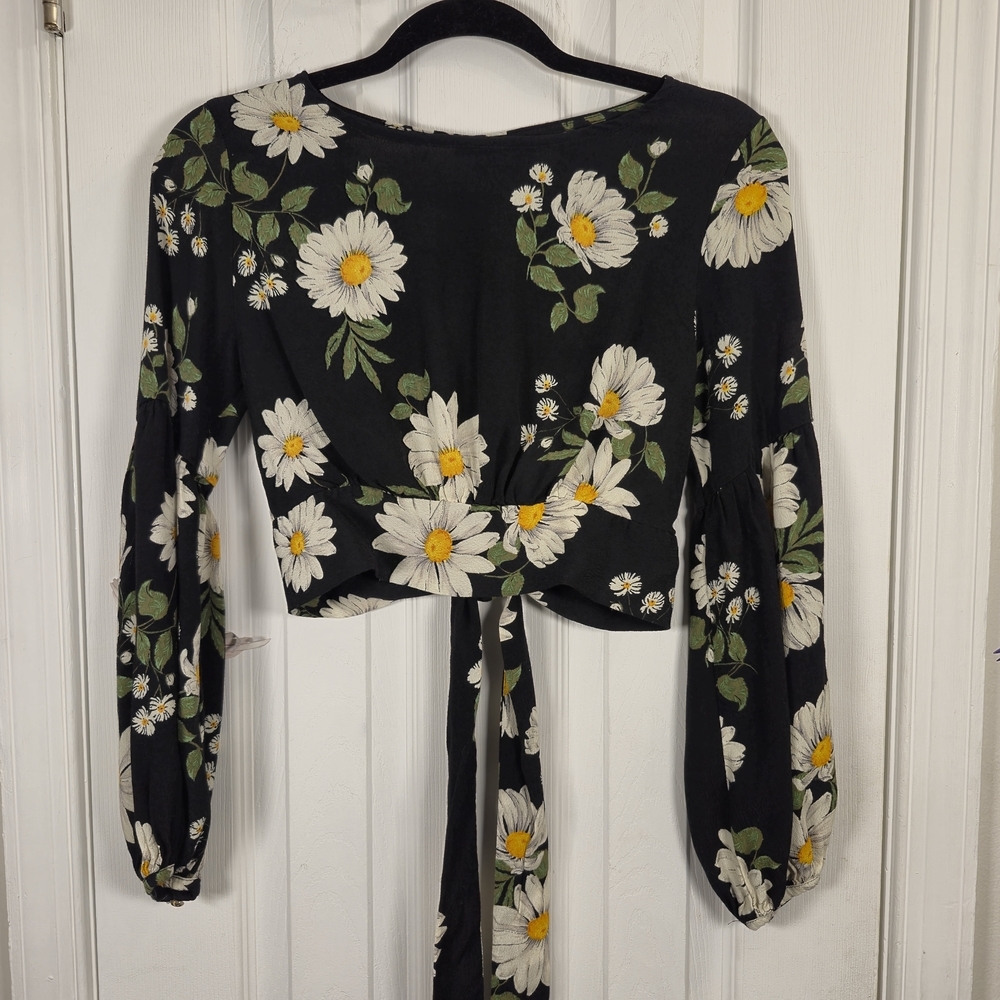 Forever 21 Daisy Floral Bell Sleeve Crop Top M Black Euro Summer Maximalist Boho